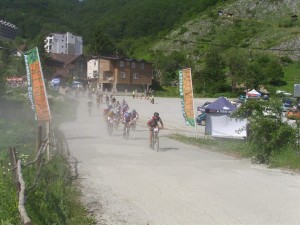 935912_564442706940621_1006936939_n